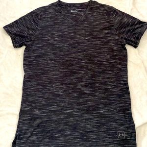 Men’s Under Armour Fitted Coupe Adjustee V-neck cotton shirt. Size XL